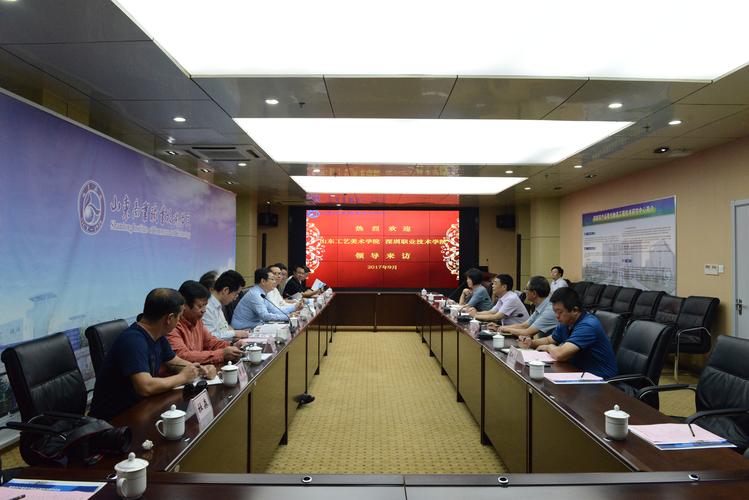 隨后,客人參觀了國(guó)家農(nóng)產(chǎn)品現(xiàn)代物流工程技術(shù)研究中心.